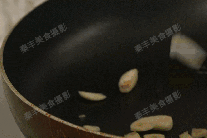 大青豆炒肉怎么做好吃，肉末炒青豆要想好吃不变色
