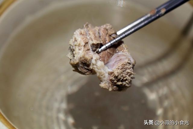 牛肉炖白萝卜做法，醇香鲜甜的牛肉清炖白萝卜（简单的白萝卜炖牛肉怎么做）