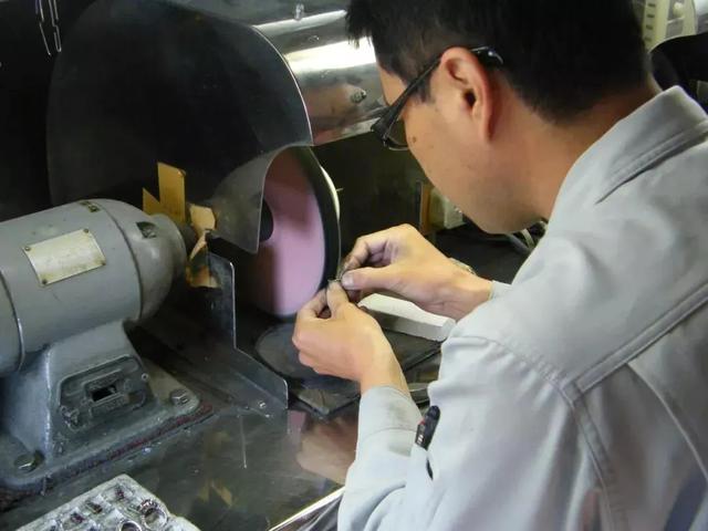 比黄金还贵的金属，和黄金软度差不多的金属有哪些（汽车上的稀有金属已经被小偷盯上）