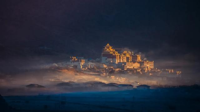 香格里拉地理位置介绍，香格里拉 美景如画