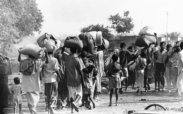 印度一共有多少官方语言，普通人一个月的工资