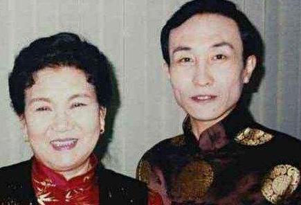 杜十娘跳江后被谁救，杜十娘死前怒扔百宝箱