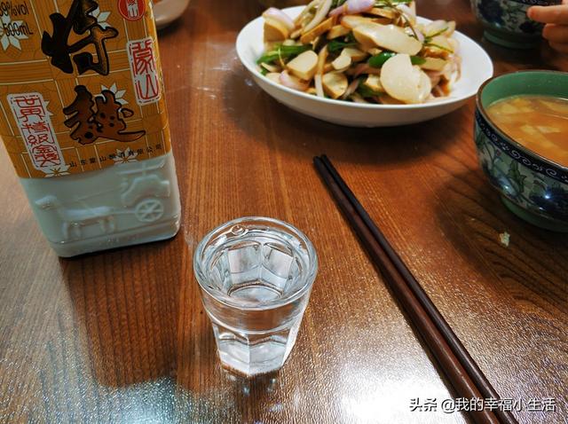 情人节送老公什么已婚夫妻的情人节，有做饭的，有送礼物的，这就是普通家庭