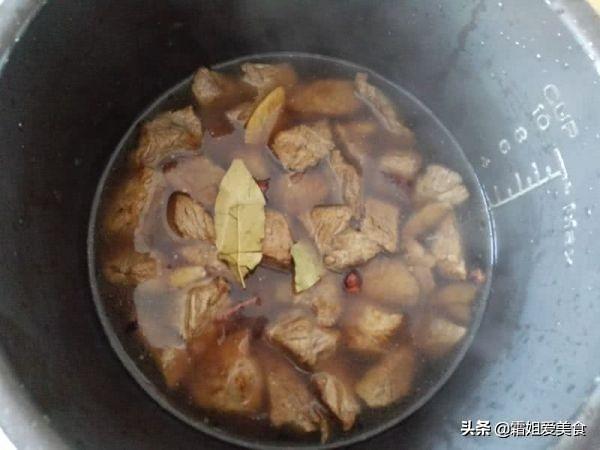 土豆胡萝卜炖牛肉，土豆胡萝卜炖牛肉的正宗做法（牛肉搭配土豆胡萝卜一锅炖）