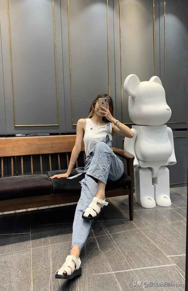 最好穿的粗跟凉鞋推荐，这4双大牌老爹凉鞋看着平平无奇