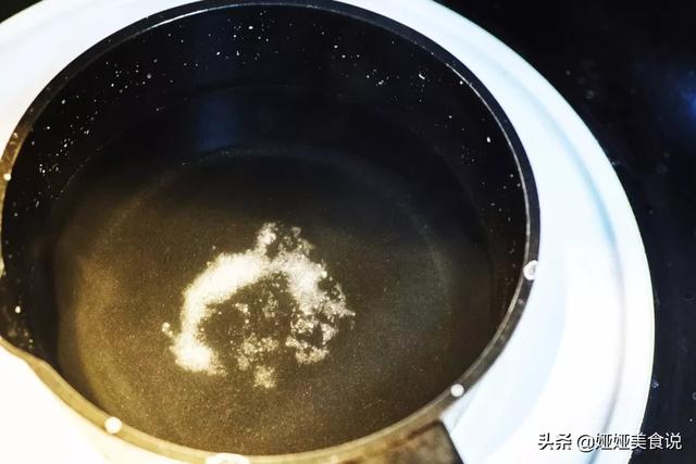 制作咸鸭蛋最简单的方法，想吃咸鸭蛋不用买