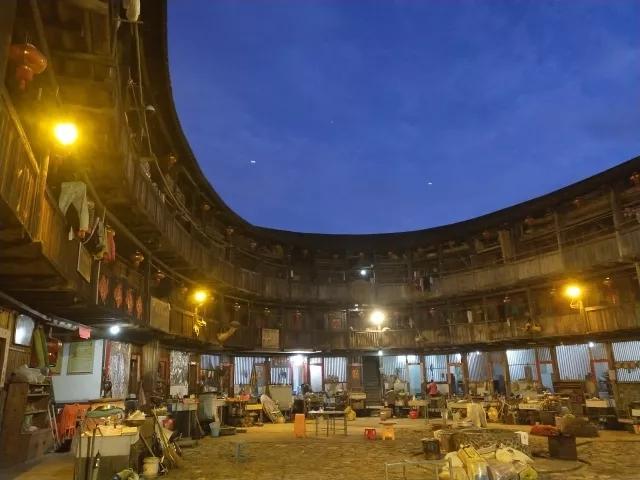 永定土楼和南靖土楼哪个好，南靖土楼和永定土楼有什么不一样（一张图看懂福建土楼怎么玩~附懒人旅行路书）
