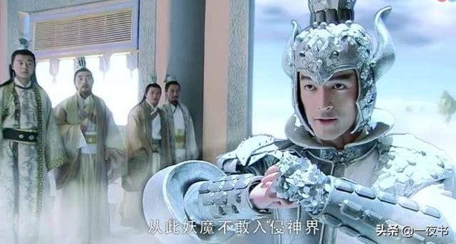 成玉元君与东华帝君，成玉站在人群前与连宋宛若天生一对