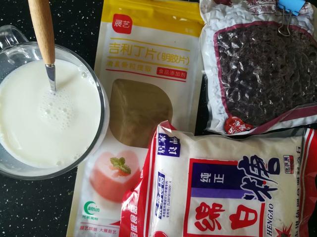 教你在家做果冻，在家做果冻简单又好吃