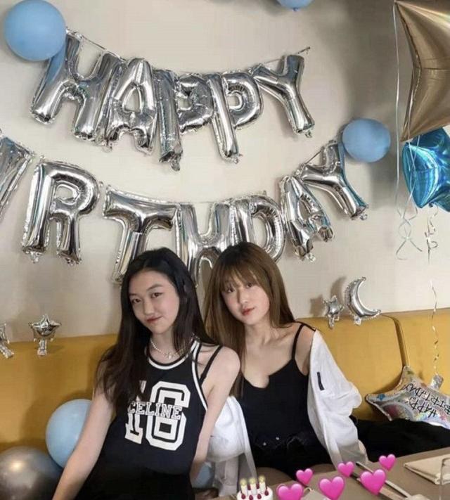 王菲女兒李嫣慶15歲生日，和好友合體如同「網紅聚會」，太早熟 娛樂八卦吃瓜 第3张