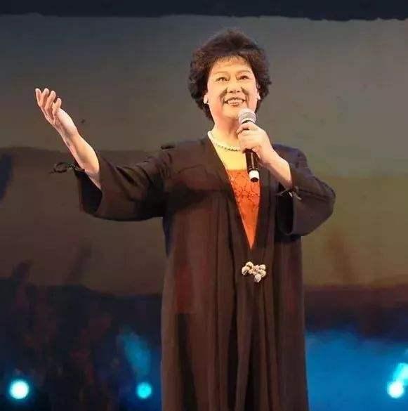 女歌唱家邓玉华简历，歌唱家邓玉华怀念天堂里的老伴