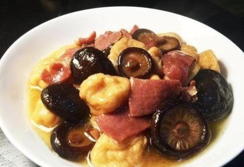 炒香菇需要焯水吗，香菇炒之前需要焯水吗（香菇鲜香又入味）