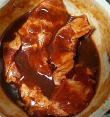 电饭锅做叉烧的方法，想吃叉烧不用买