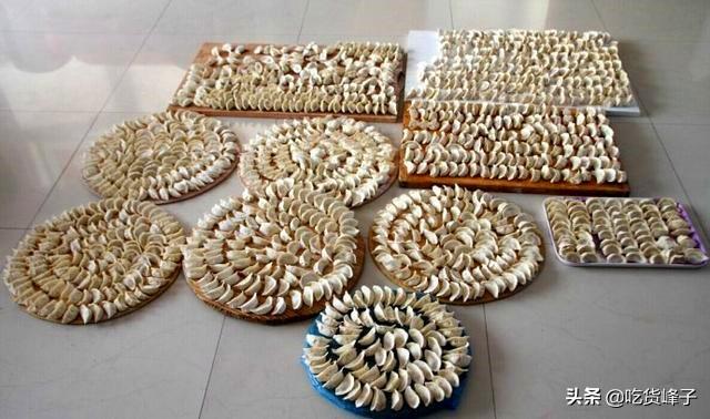 冻饺子煮多长时间，煮冻饺子时最忌水开下锅（冻饺子煮多长时间为宜）