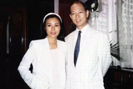 汪明荃结过几次婚，罗家英汪明荃21年步入婚姻（在香港被称之为大姐大的汪明荃）