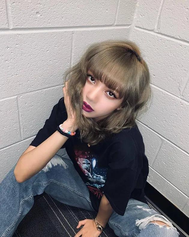 奶奶灰头发图片女，奶奶灰挂耳染发短发lisa同款