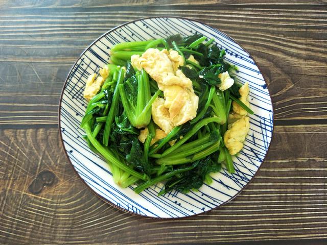 菠菜需要焯水吗，素炒菠菜不焯水可以吗（酒店的凉拌菠菜为什么那么好吃过瘾）