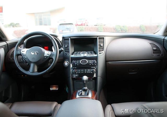 英菲尼迪fx 50试驾，英菲尼迪FX50V8最帅的轿跑SUV