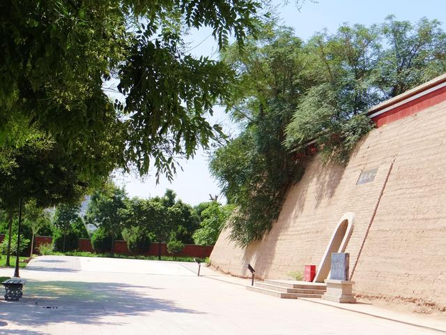 武威雷台汉墓穹窿顶，马踏飞燕横空出世