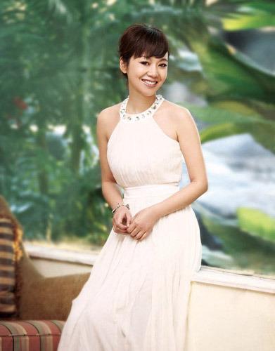 影视演员闫妮个人简历，余男：我们的四十岁不是豆腐渣