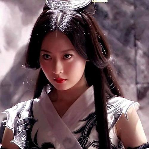 白冰跟金喜善长得一样，白冰饰演过的古装角色