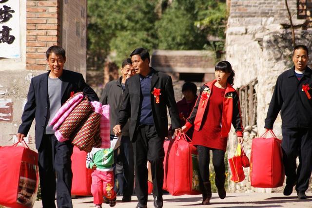 女方送亲的人禁忌，结婚送亲有什么讲究和禁忌（在农村结婚不能姑姑去接亲）