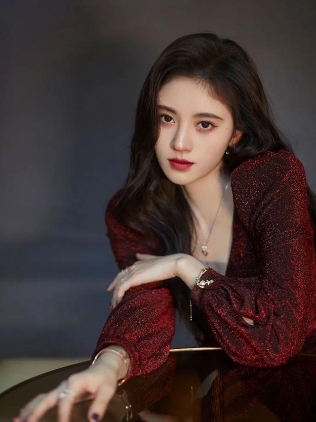 减龄直发发型，你适合“直发”还是“卷发”