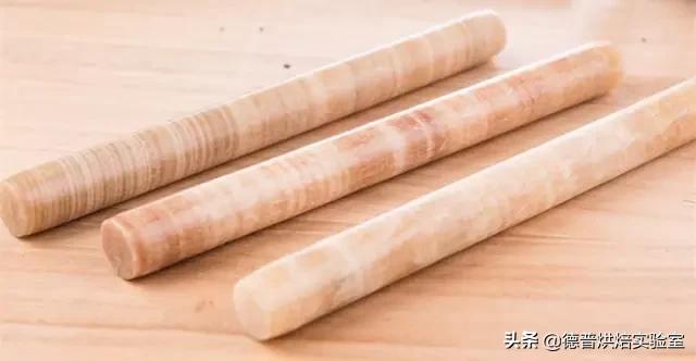 擀面杖如何制作，有时候擀面杖也能做出艺术甜品