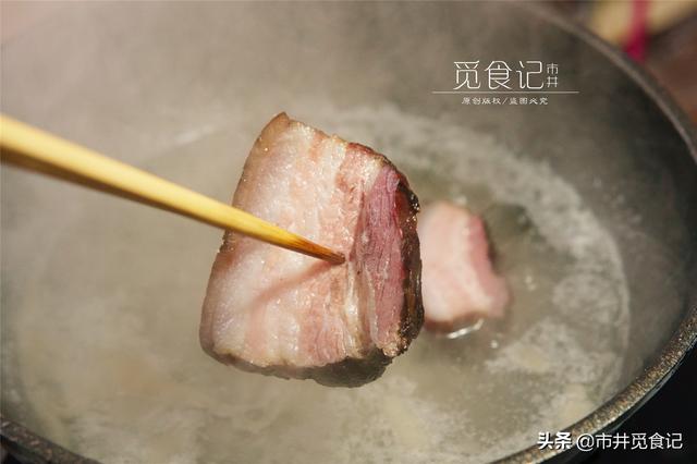 腊肉炒多久能熟，炒腊肉煮几分钟才能吃（腊肉加蒜苗炒最香）