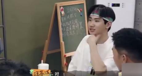 靳梦佳谈汪苏泷承认分手，靳梦佳汪苏泷恋情三个月就分手