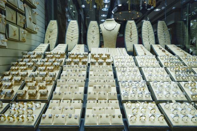 迪拜的黄金为何便宜，迪拜黄金市场多土豪