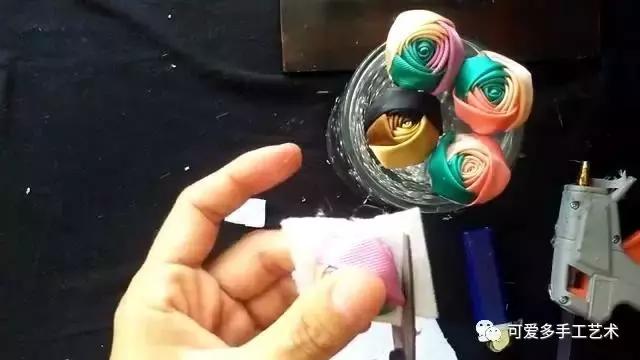 三色丝带玫瑰花朵做法大全，浪漫酷炫的三色丝带玫瑰