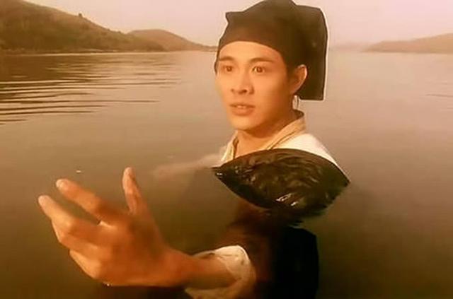 李连杰现在在哪里，功夫巨星李连杰现在哪里生活（与杨紫琼亲密合影感情好）