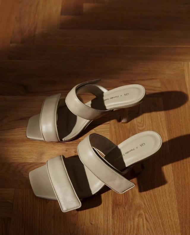 细跟的高跟鞋穿搭，今年的时髦高跟鞋都在这儿了