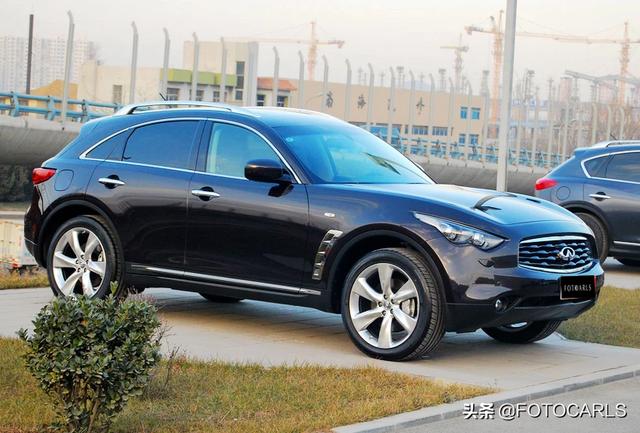 英菲尼迪fx 50试驾，英菲尼迪FX50V8最帅的轿跑SUV