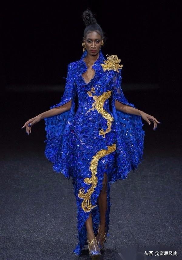 世界那么大第一位高定设计师，华人设计师郭培第七次出现在巴黎高定周