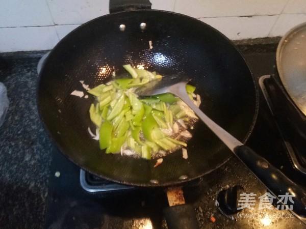 正确泡发干腐竹的方法，最忌直接丢在水里就泡