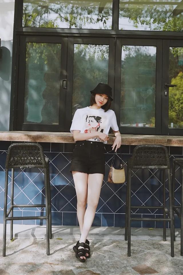 今年夏季流行哪款凉鞋，今年夏天超流行的3类凉鞋