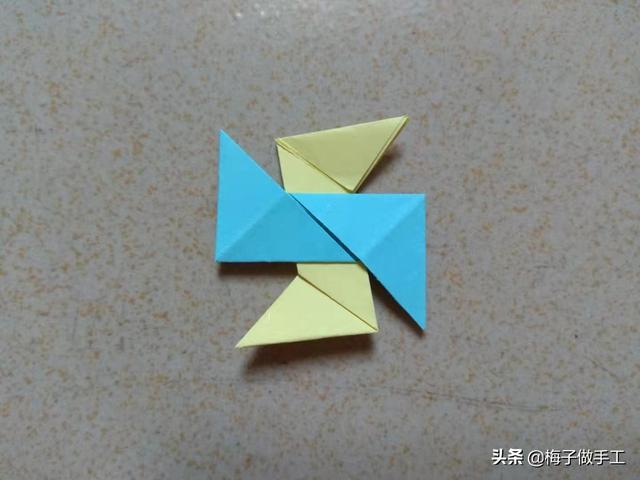 飞镖折纸超简单版一张纸，手工折纸一款像太阳花的飞镖