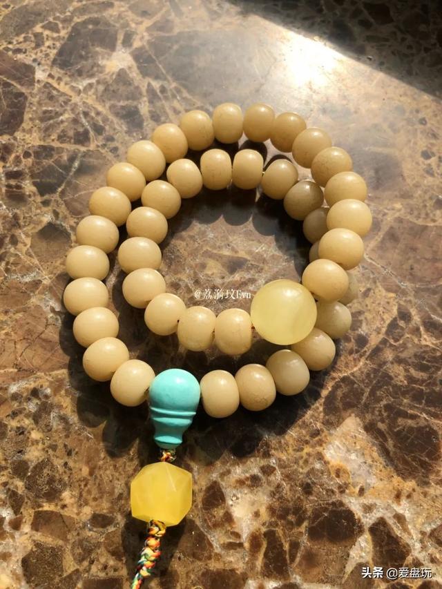 老式星月菩提根，10年的菩提根灯光一打就透