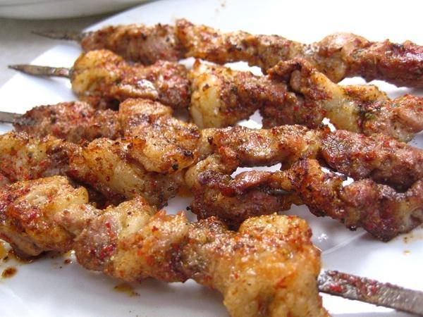 色香味俱全的烤肉串，超级简单好吃的烤肉串