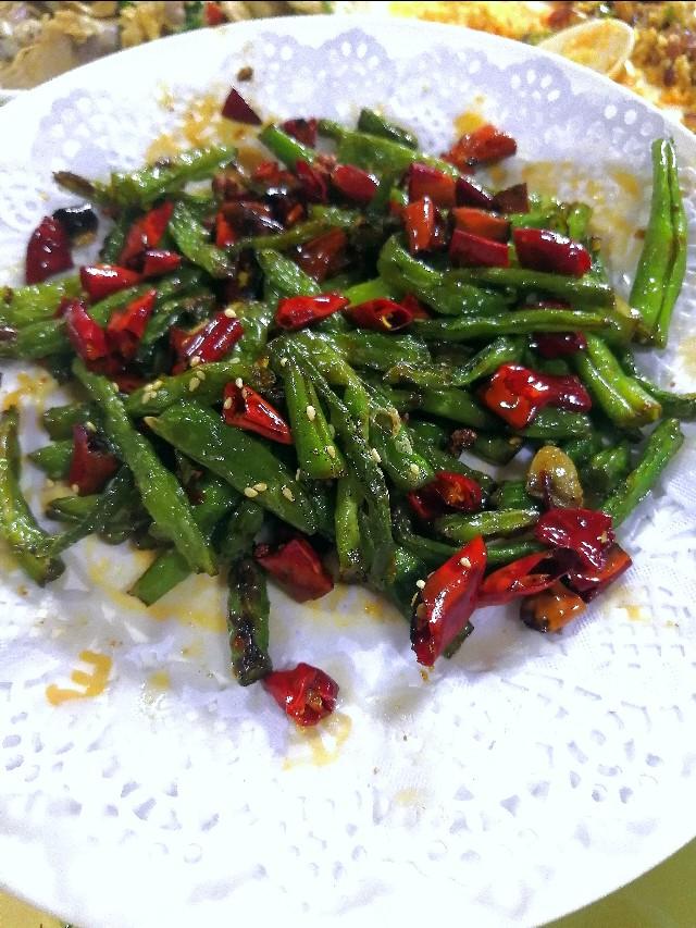 带有一些地方性的特色菜，二十二道特色菜