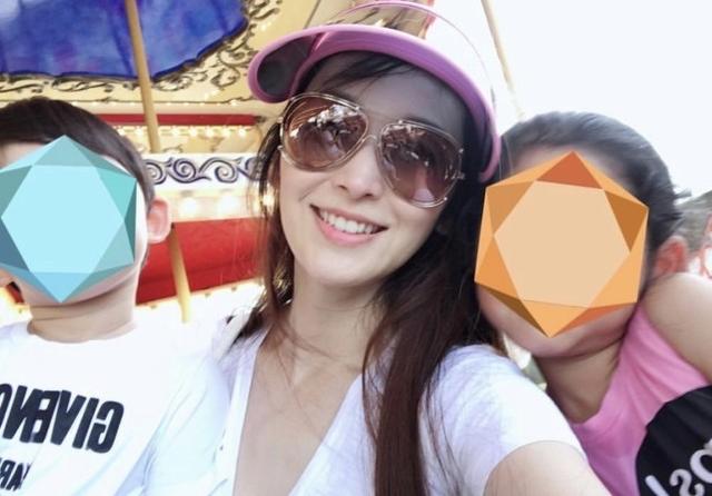 吳佩慈曬照，帶娃和好友聚會就像大姐姐，生完四胎後終於「封肚」 娛樂八卦吃瓜 第3张