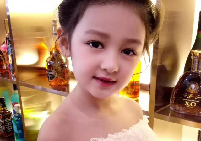 风起霓裳幼年琉璃扮演者，小琉璃10岁就长相太萌