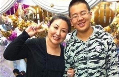 郭麒麟亲妈去哪里了，郭麒麟生母胡中惠长啥样