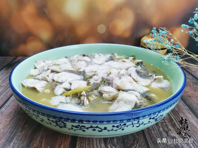 开胃的酸菜鱼做法教给你，厨师长教你在家做正宗酸菜鱼