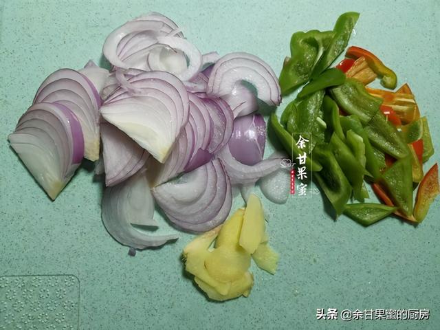 炒鸡杂怎么样又嫩又脆，家常炒鸡杂注意这两步