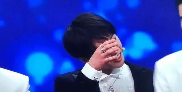 华晨宇女朋友是谁，华晨宇最早的女朋友（男方工作女方甜蜜跟随）