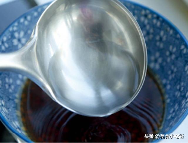 葱油面的家常做法，教你做出吃了心满意足的葱油面（怎么样做葱油面好吃）