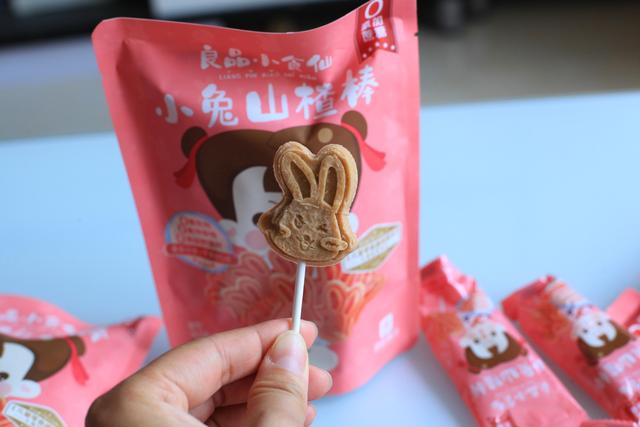 小孩爱吃的各种糖果零食，这6款零食多囤些